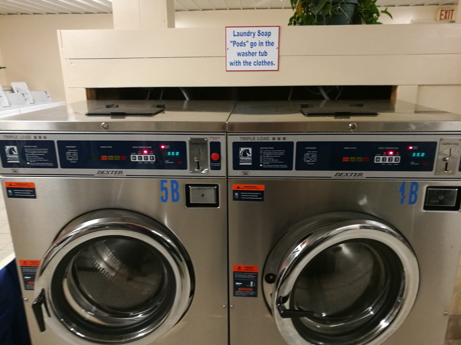 A Guy A Girl and a Laundromat photo 3