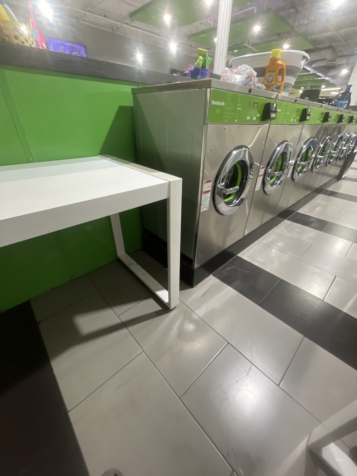 SpinXpress Laundry - Blanco / West Ave - Wash & Fold Services photo 2