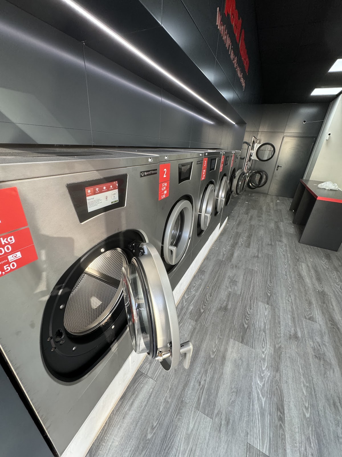 Lavandería autoservicio SpeedQueen photo 2