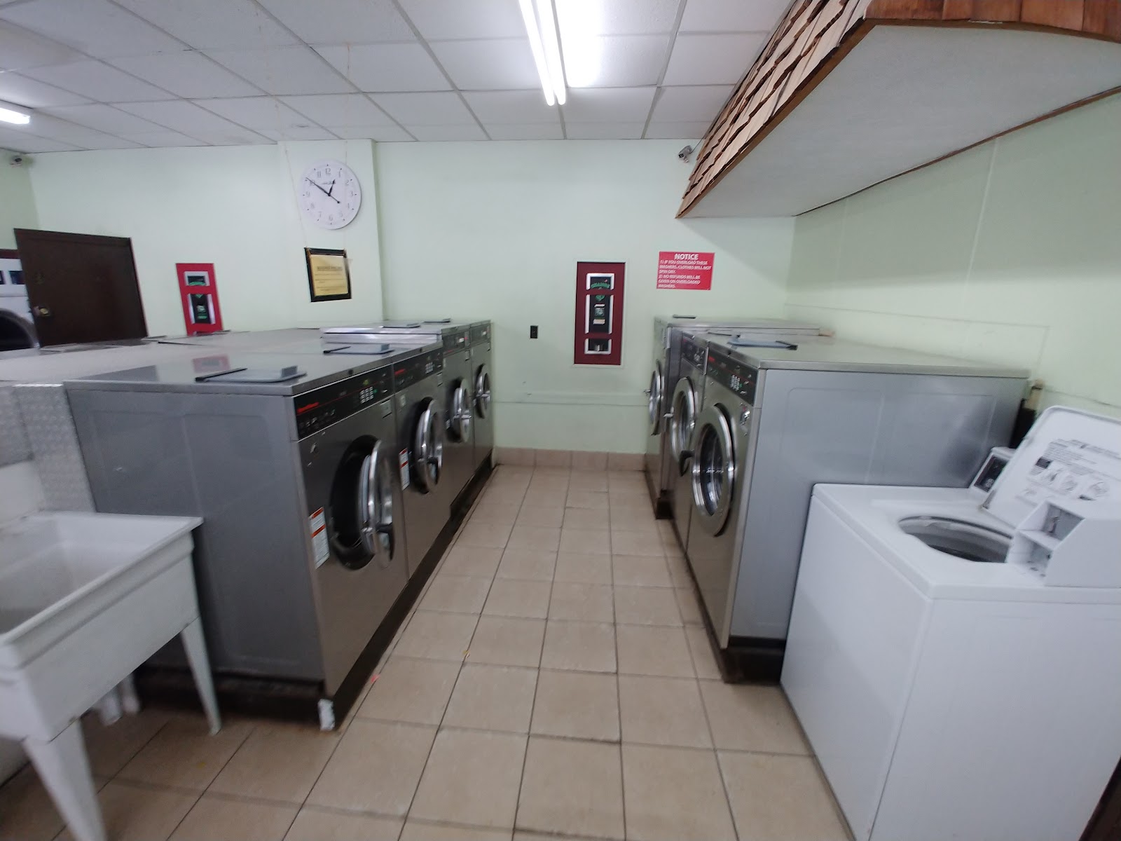 Sunshine Main Street laundry photo 1