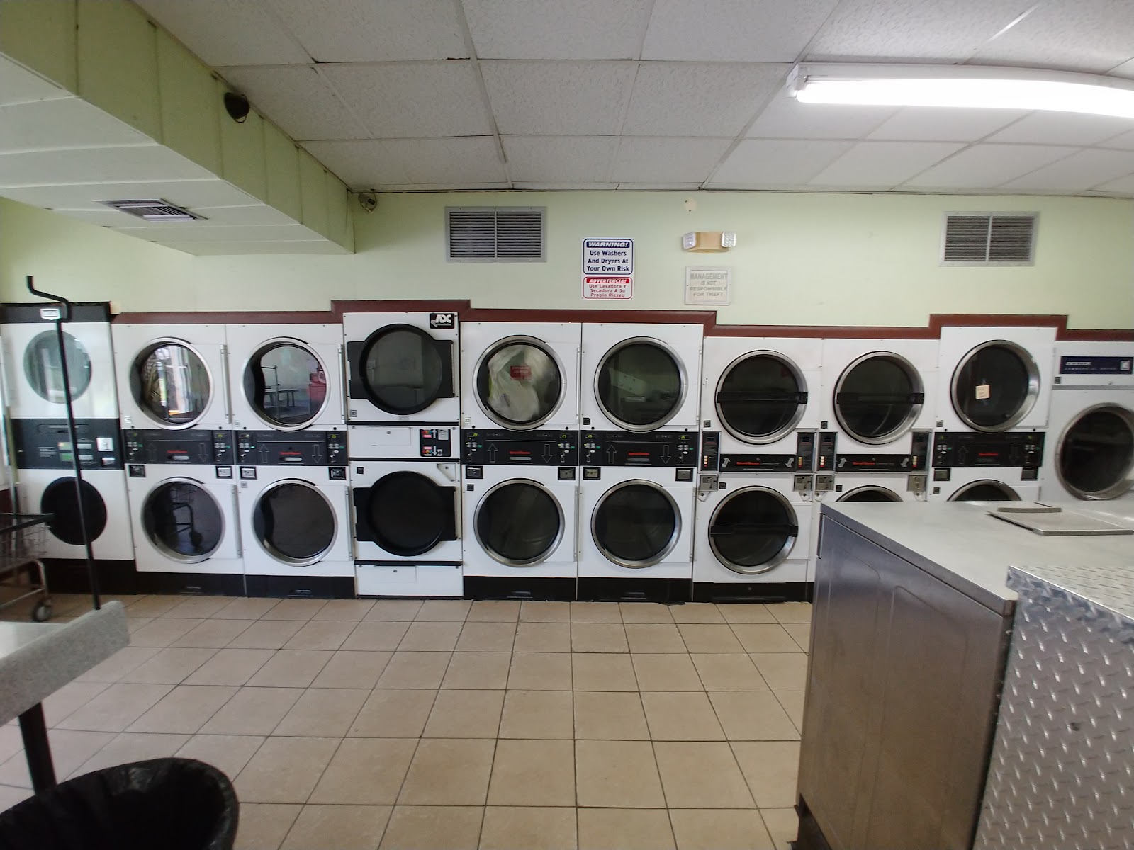 Sunshine Main Street laundry photo 2