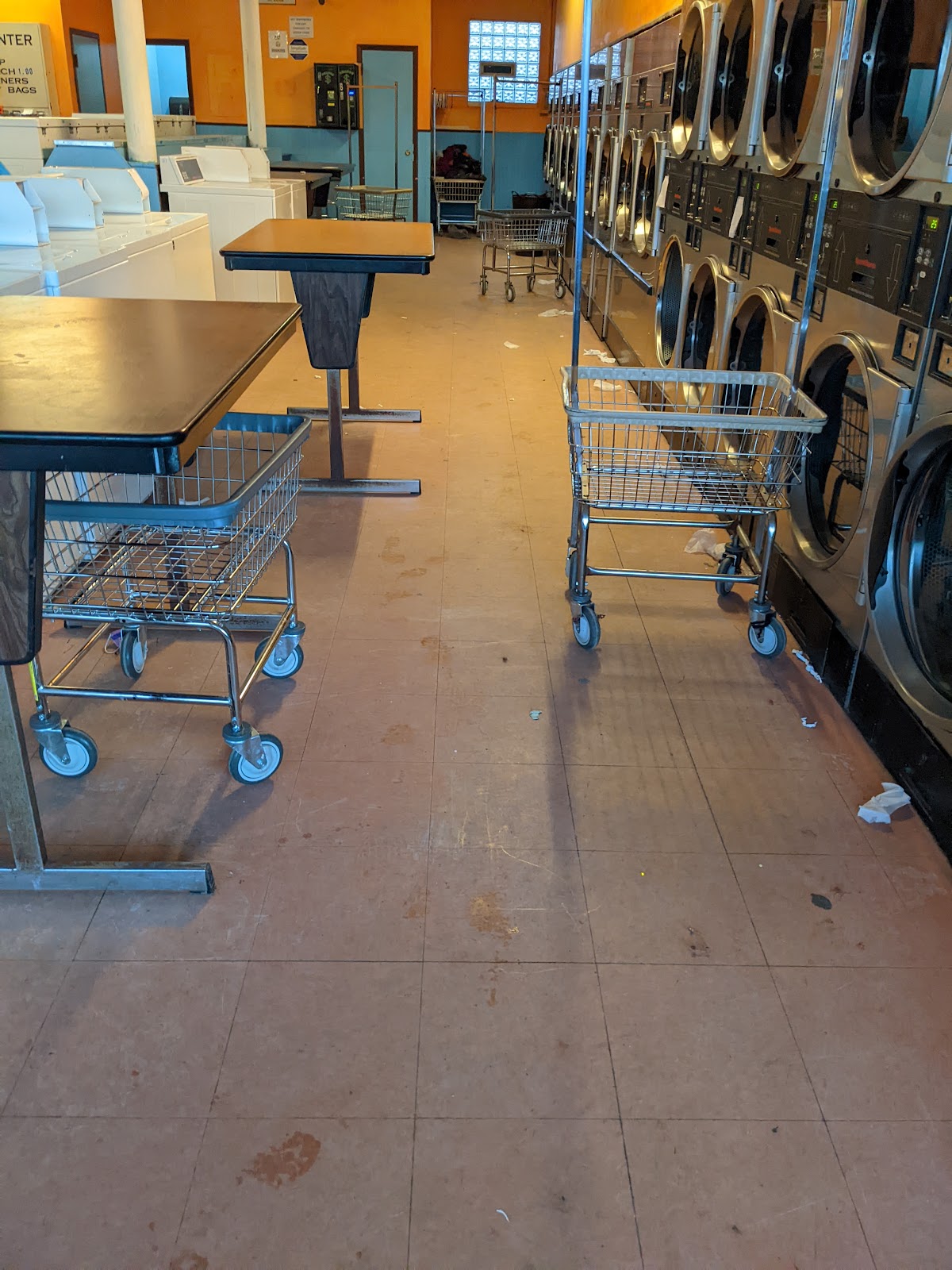 24 Hr Laundromat photo 1