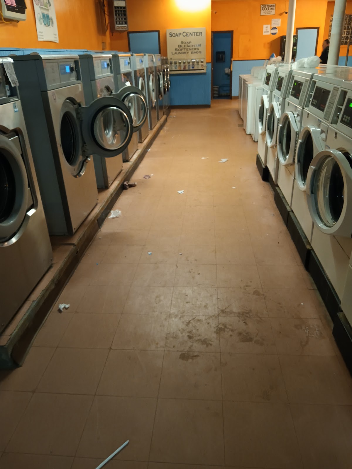 24 Hr Laundromat photo 3