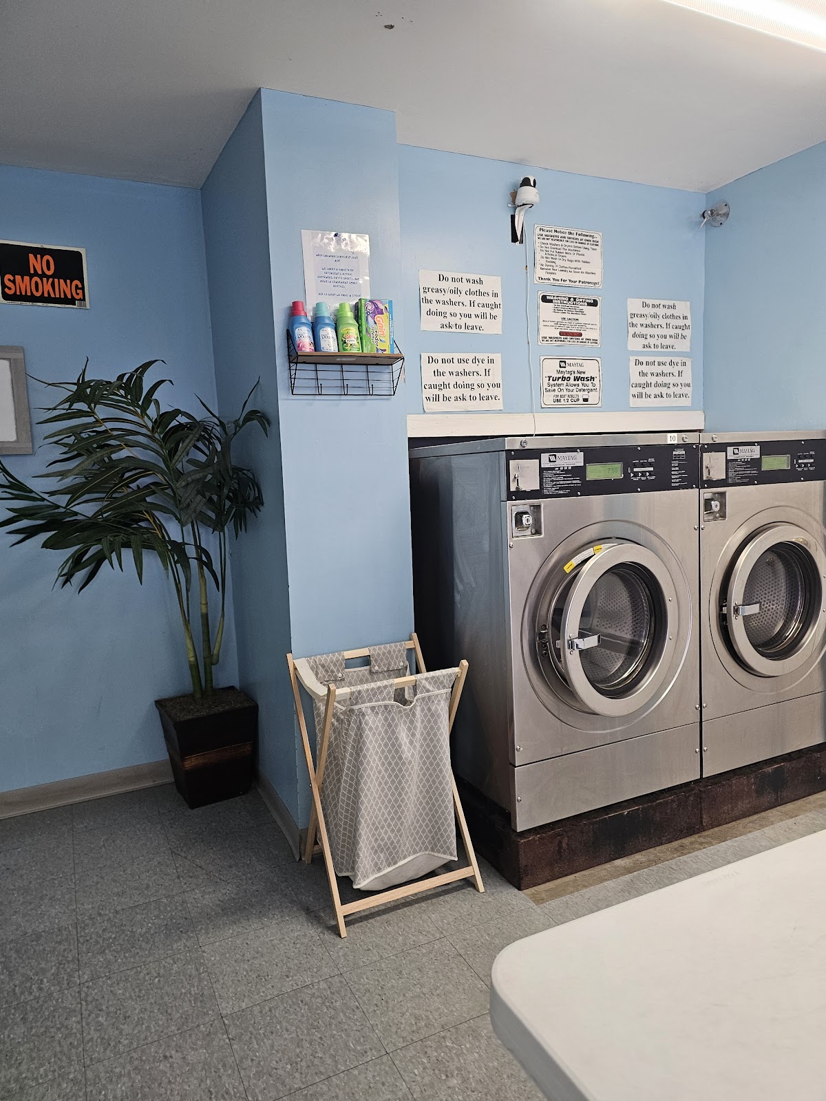 Maytag Laundromat photo 2