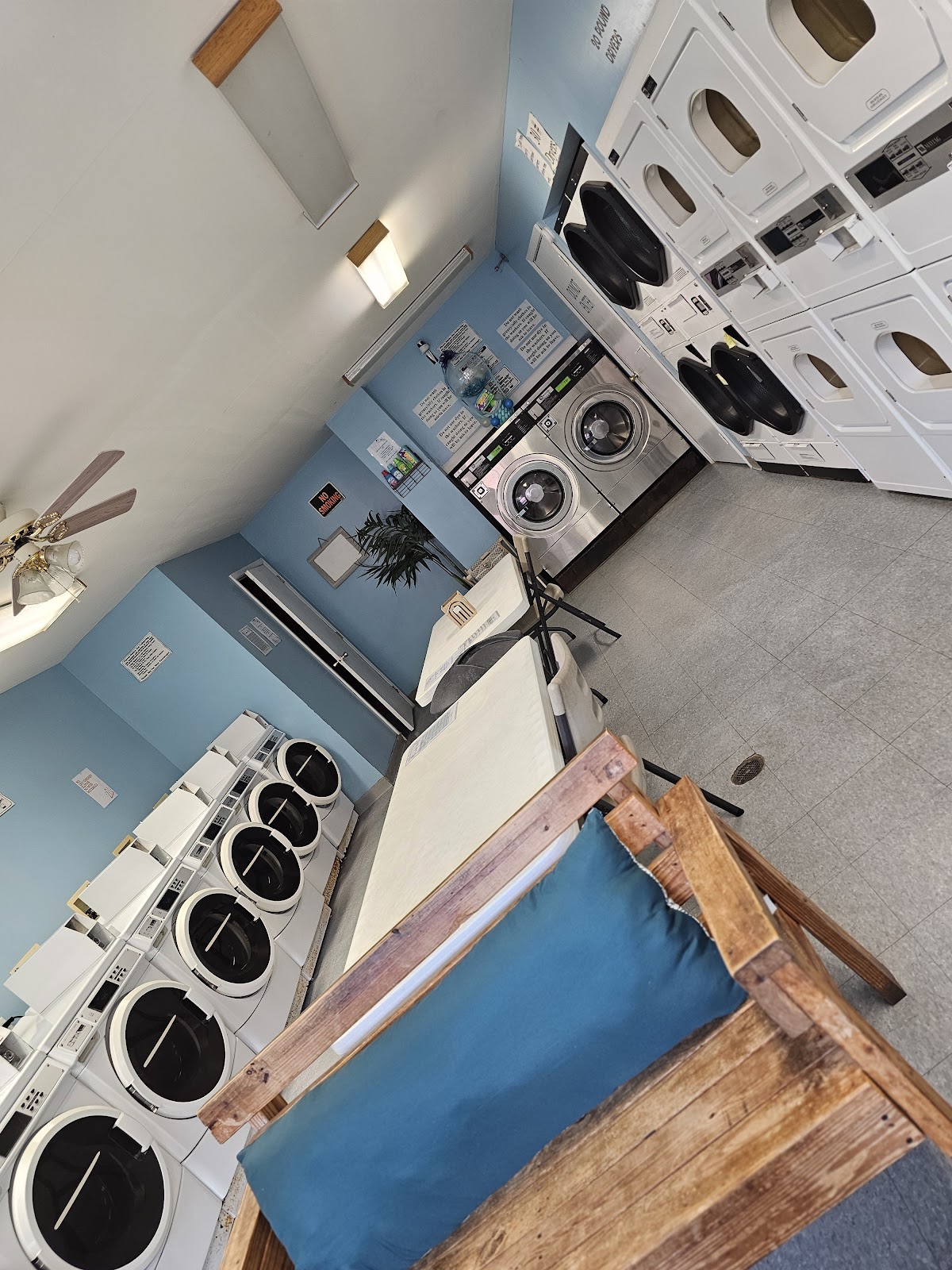 Maytag Laundromat photo 3