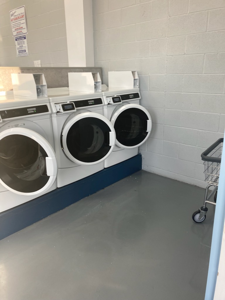 Neighborhood Plaza Laundromat photo 3