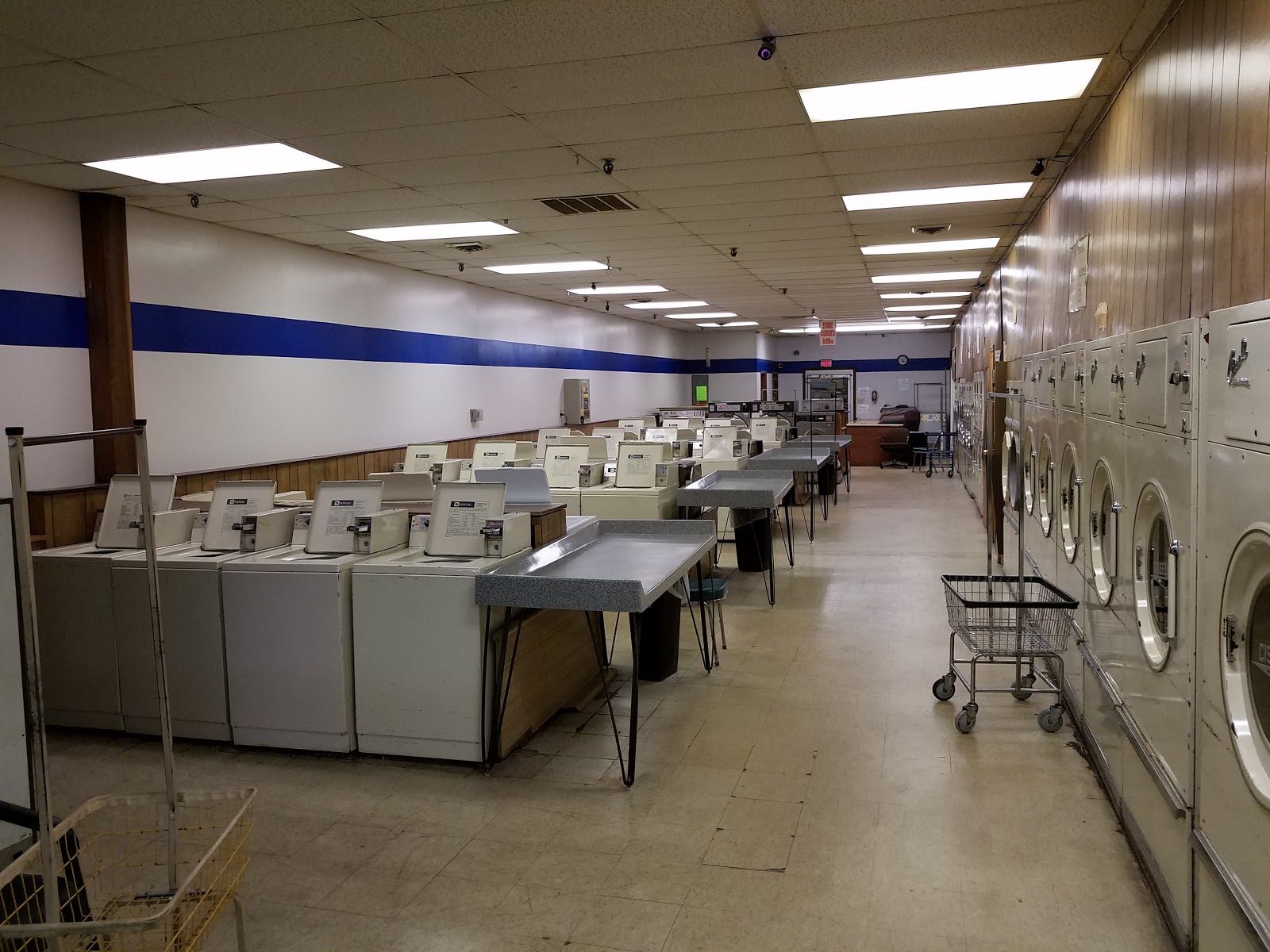 Garden Springs Laundromat photo 3