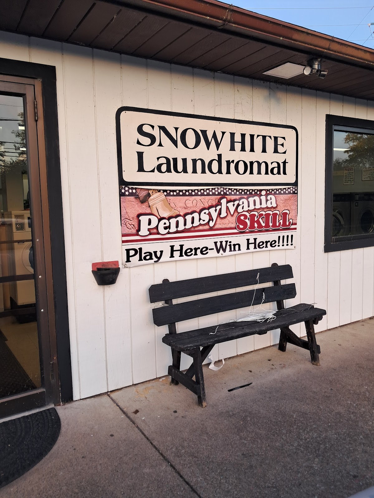 Snow White Laundromat photo 3