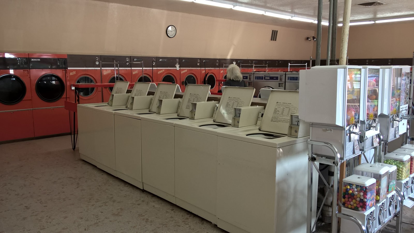 Adobe Acres Laundromat & Dry photo 2