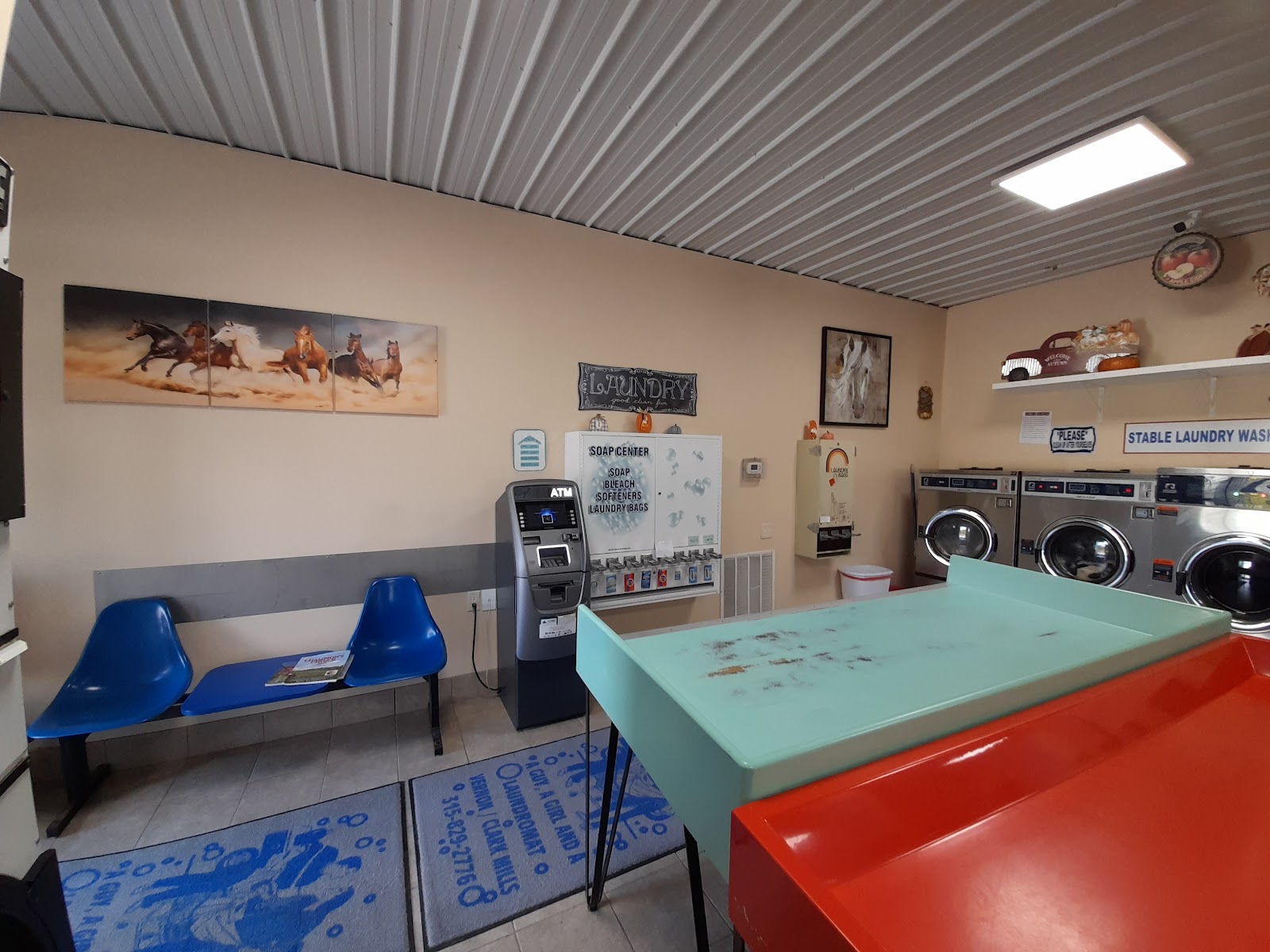 A Guy A Girl And A Laundromat photo 3