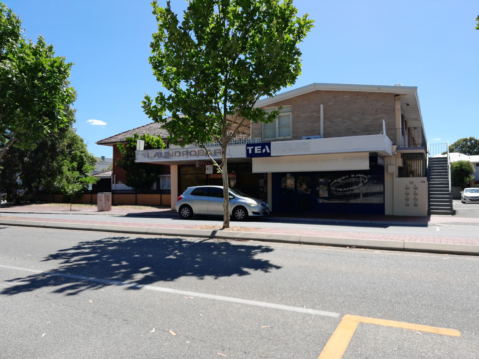 Broadway Laundrobar photo 3